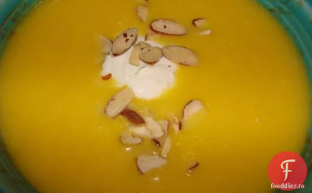 Supă de dovlecei de butternut cu cap de roșii