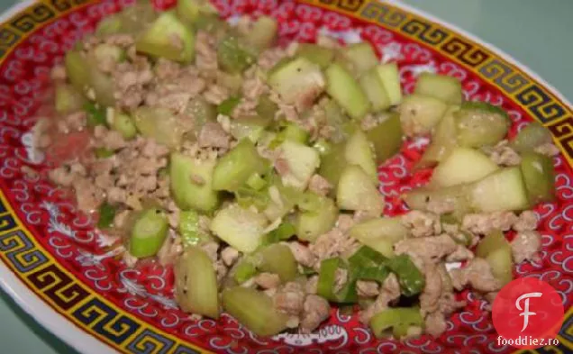 Se Amestecă Opo Cu Carne De Porc Măcinată