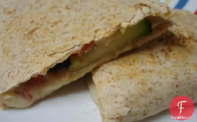 Quesadillas de dovlecei, roșii și Mozzarella