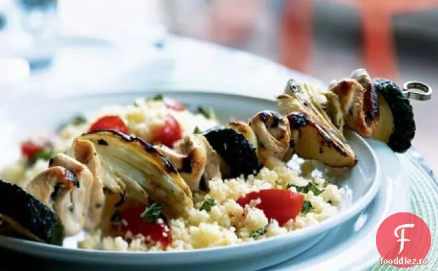 Kebaburi mediteraneene de pui și legume
