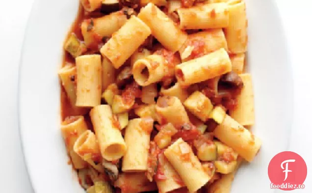 Rigatoni cu sos de legume gros