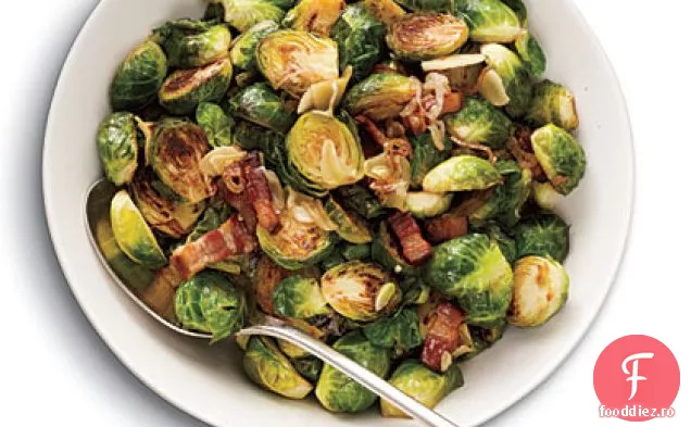 Varză de Bruxelles cu slănină, usturoi și șalotă