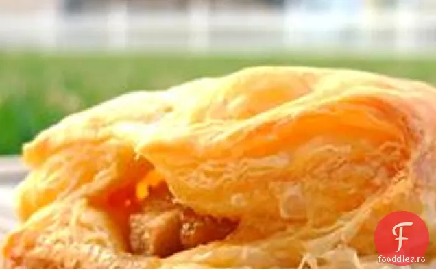 Triunghiuri de patiserie cu pere și brânză albastră
