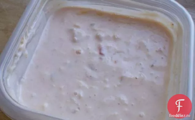 Sosul de scufundare cu cremă de ardei dulce de ananas al lui Bennigan
