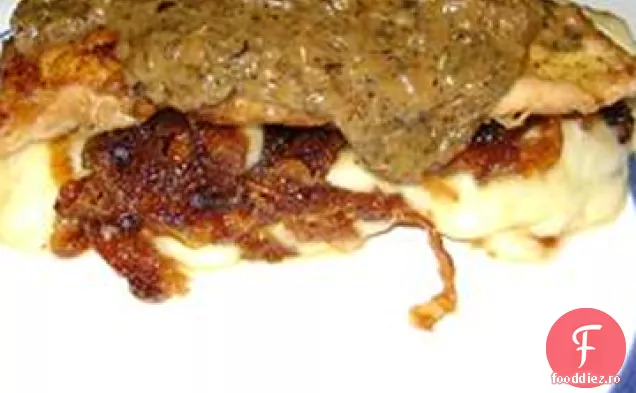 Pui cu Brie și ceapă caramelizată