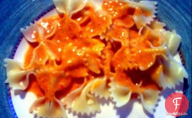 Fettuccine Cu Sos De Ardei Roșu Prăjit