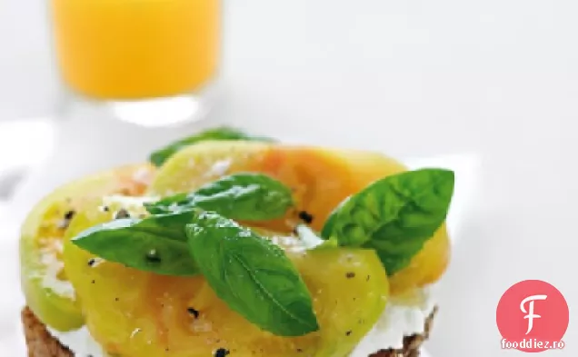 Pâine prăjită cu Ricotta și roșii