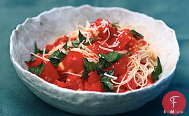 Paste cu păr de înger cu sos proaspăt de roșii