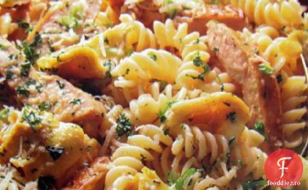 Salată De Paste De Pui La Grătar Cu Inimi De Anghinare