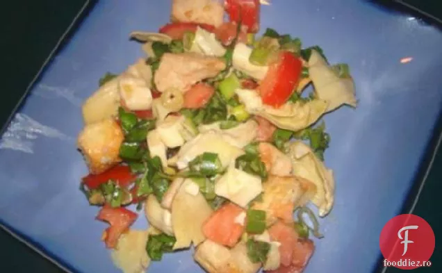 Salată De Pâine Cu Usturoi