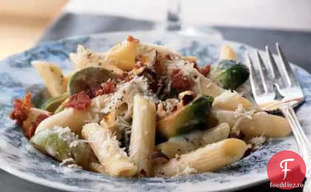 Penne cu varză de Bruxelles și slănină crocantă