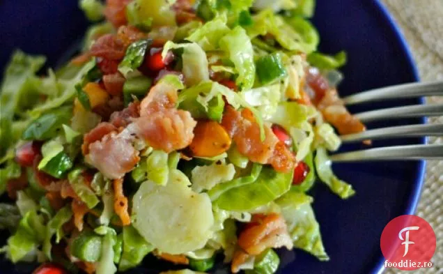 Salată De Sparanghel Ofilit Și Varză De Bruxelles