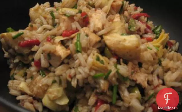 Salată mediteraneană de pui și orez