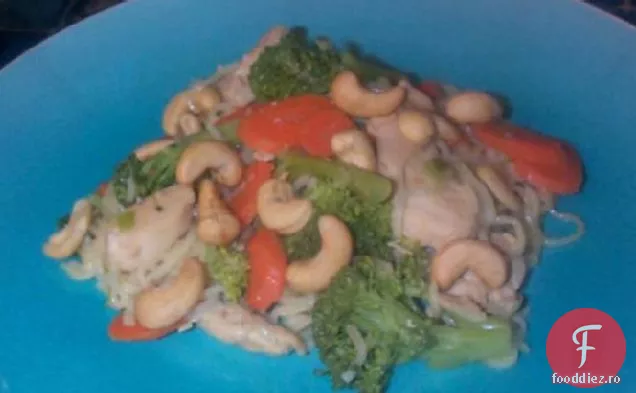 Pui, Broccoli și caju (rețetă de dietă cu burtă plată)