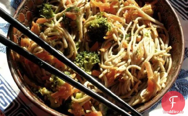 Broccoli picant și tăiței Soba se amestecă