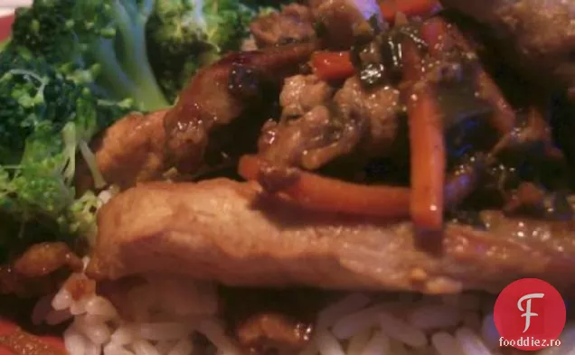 Se amestecă carnea de porc portocalie cu Broccoli în unt de Lime