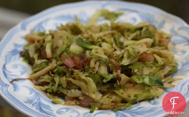 Hash De Varză De Bruxelles Cu Șalotă Caramelizată