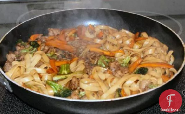 Usturoi cârnați și Broccoli Linguine