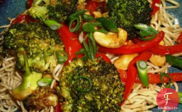Sydney Broccoli, Ardei Roșu Și Tofu Se Amestecă Cu Balsamic Vi