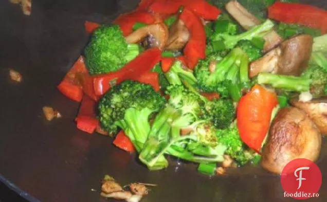 Broccoli ' n ardei roșii se amestecă prăjit