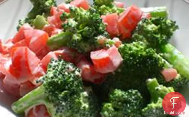Salată De Broccoli Cu Brânză Albastră