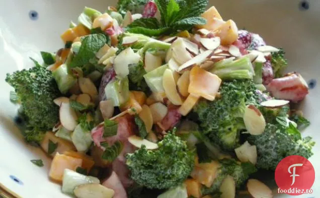 Salată De Broccoli Și Conopidă Condimentată African