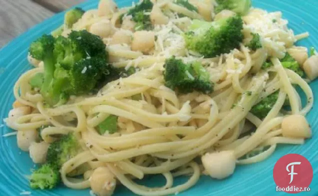 Linguine cu Broccoli și scoici de dafin