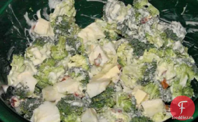 Salată De Mere Cu Broccoli
