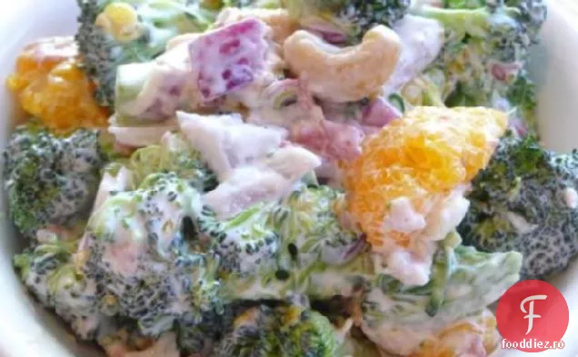 Salată de Broccoli cu portocale mandarine și caju
