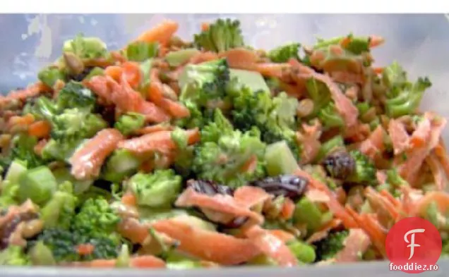 Nu salata medie de Broccoli și stafide
