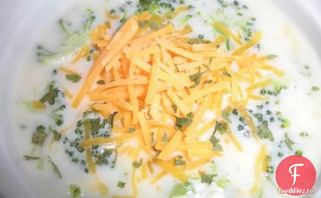 Cârnați, Mozzarella, Broccolini și paste Penne