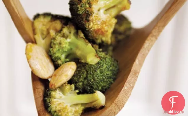 Food52 ' s broccoli prăjit cu vinaigretă de boia afumată și migdale Marcona