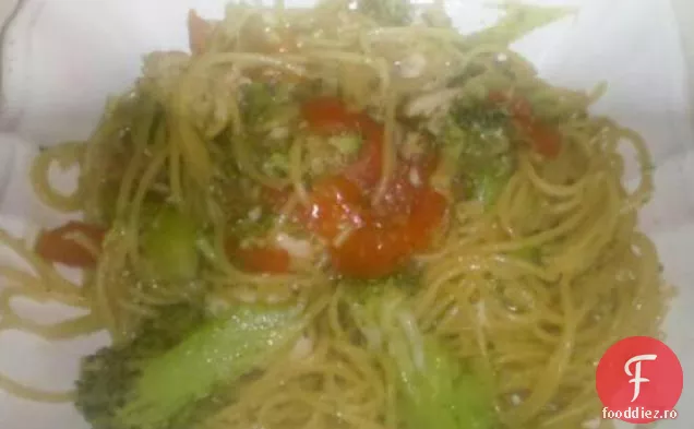Gătit Carne De Vită Ușoară-Broccoli Lo Mein