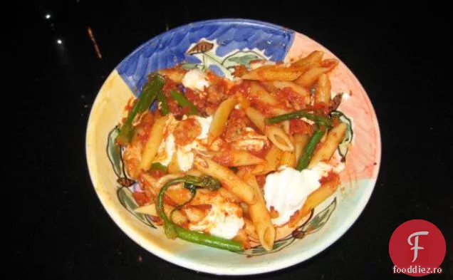Cârnați Ace, Mozzarella, Broccolini și paste Penne