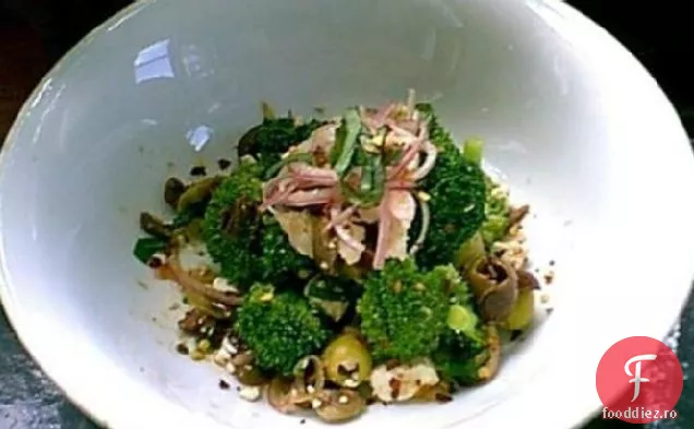 Broccoli Carianne, măsline verzi și salată de roșii uscate la soare