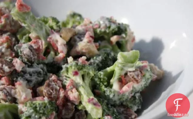 Salată De Caju Cu Broccoli