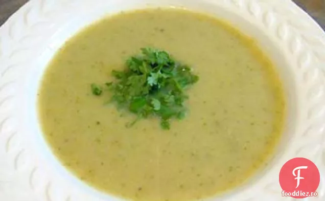 Supă Consistentă De Broccoli Cu Conținut Scăzut De Grăsimi