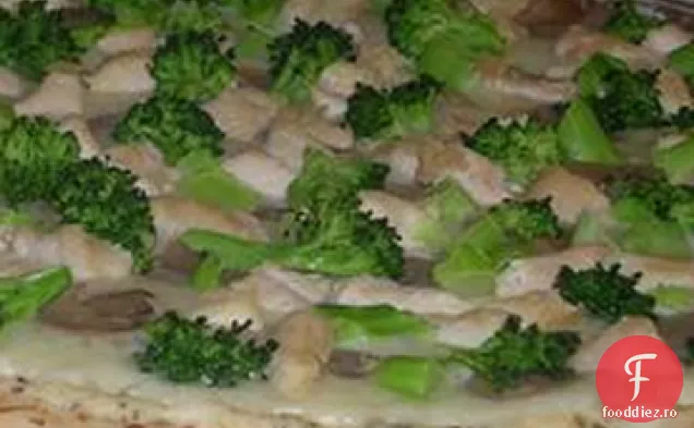 Pizza rapidă și ușoară cu brânză Ricotta cu ciuperci, Broccoli și pui