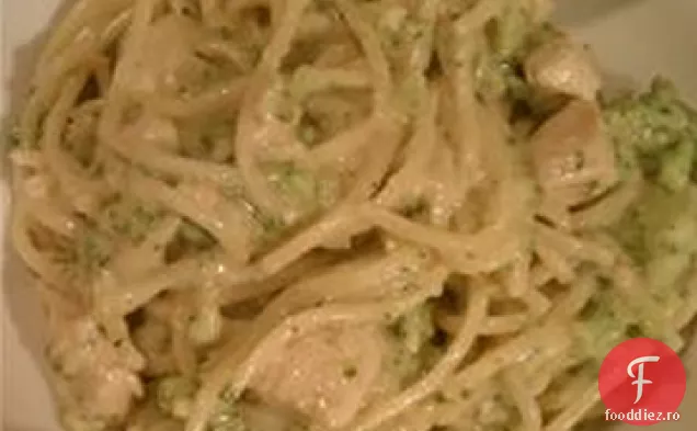 Pui cremos cu paste și Broccoli