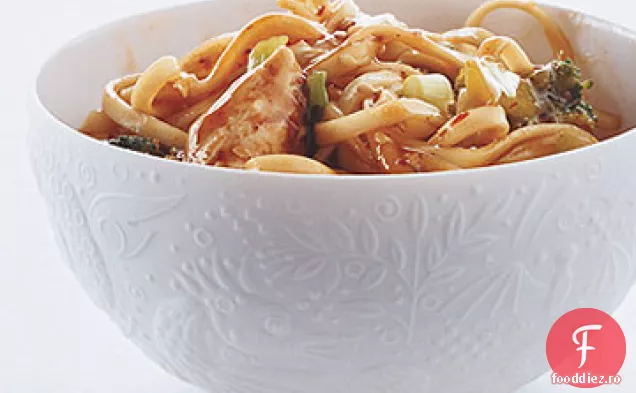 Taitei asiatici cu pui si Scallions
