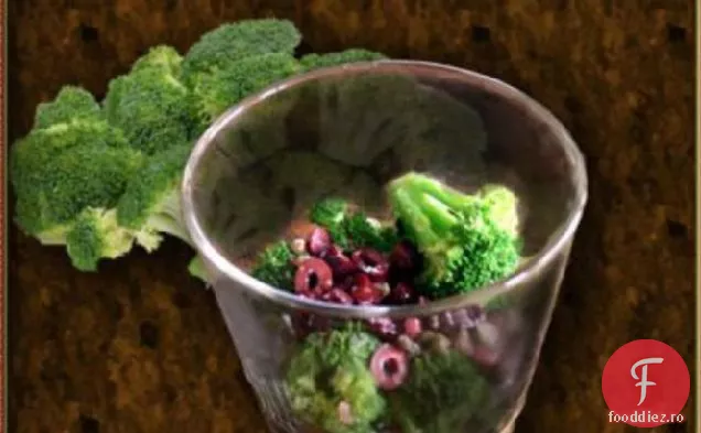 Broccoli cu lămâie, măsline Kalamata și capere