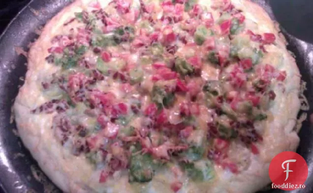 Pizza Încărcată Cu Cartofi La Cuptor