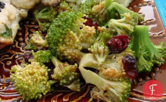 Salată De Arahide Cu Broccoli