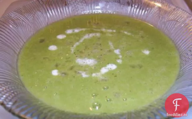Supă de Broccoli și praz cu crutoane (cu conținut scăzut de grăsimi)
