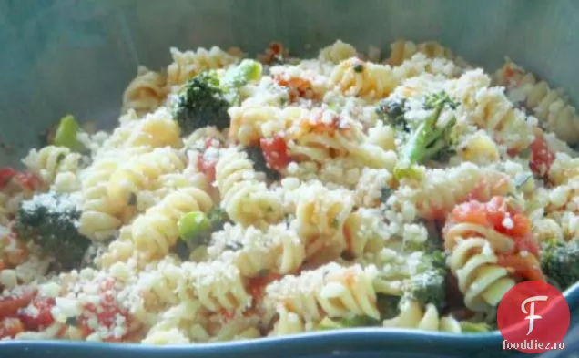 Paste de Broccoli într-un sos proaspăt de roșii