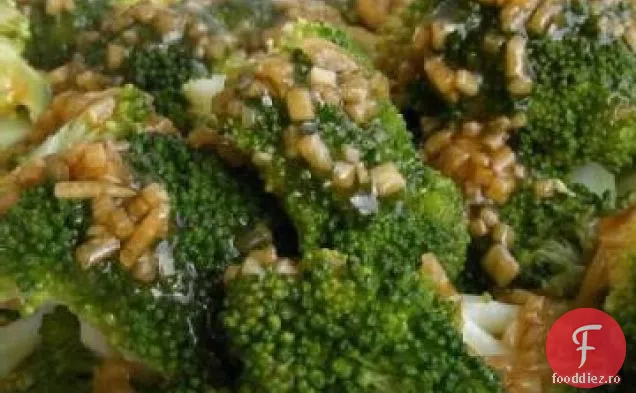 Broccoli aburit cu ulei de măsline, usturoi și lămâie