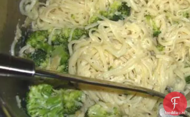Pesto cremos cu Cal scăzut, cu Broccoli și păr de înger