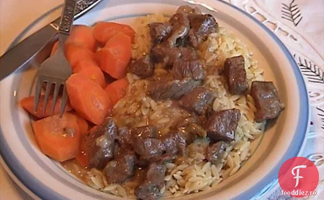 Pui și legume într-un sos dulce și acru Zesty