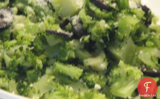 Broccoli cu măsline negre și parmezan