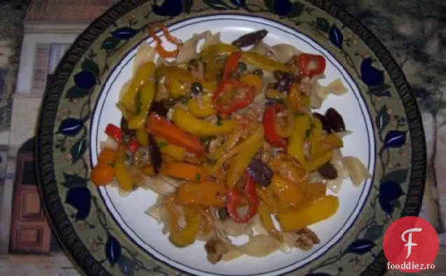 Fettuccini Cu Ardei Dulci Și Nuci De Pin